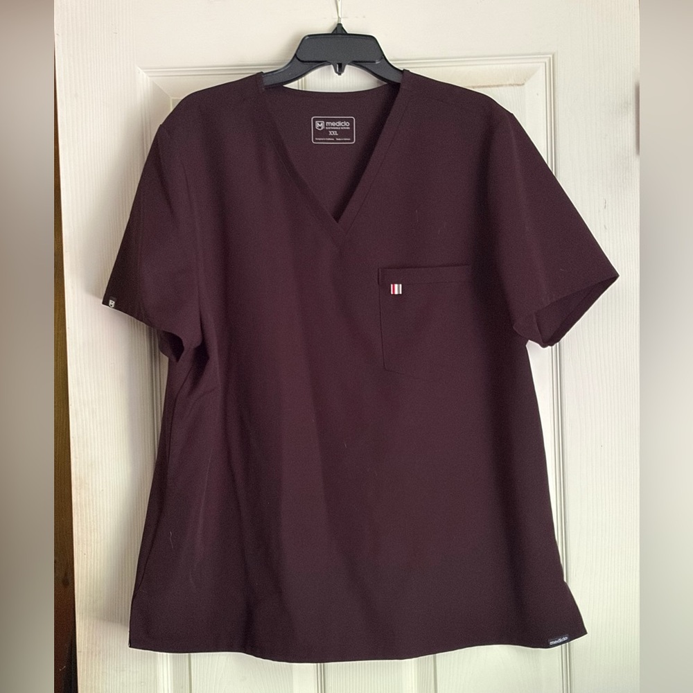 Mediclo women’s scrub top size XXL